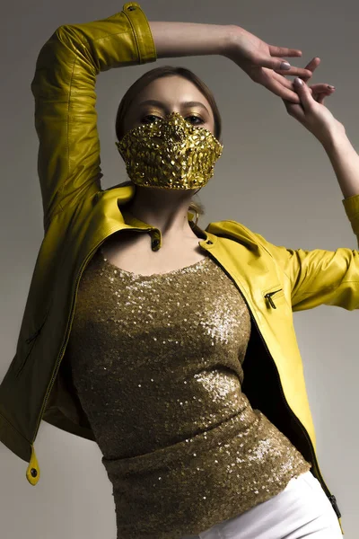Woman Mask Yellow Gold Stones Strass Her Face Poses Studio — Stock Photo, Image