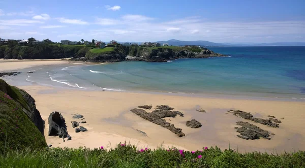 View of the beach in Tapia de Casariego, Asturias — Stock Photo, Image