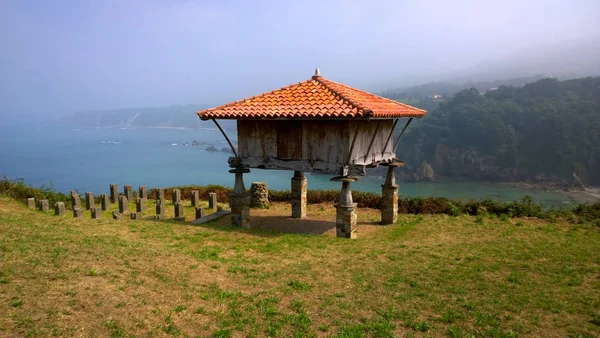 Construção rural típica em Astúrias — Fotografia de Stock