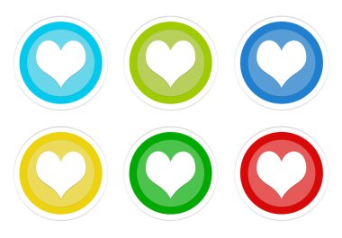 Mavi, yeşil, sarı ve kırmızı renklerde kalp simgesi olan yuvarlak renkli düğme kümesi