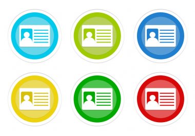 Mavi, yeşil, sarı, mavi ve kırmızı renklerde kimlik kartı simgesiyle yuvarlak renkli düğme kümesi