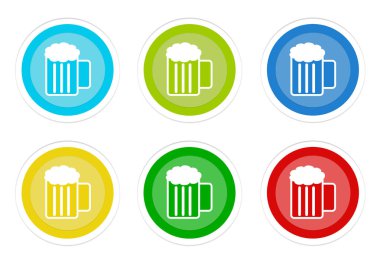 Mavi, yeşil, sarı, mavi ve kırmızı renklerde bira simgesiyle yuvarlak renkli düğme kümesi