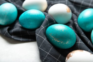 Paskalya yumurtaları. Güzel bir paskalya kompozisyonu. Metin için boşluk