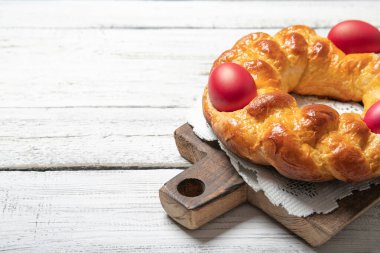 Yunan Paskalya pastası. Paskalya. Yunan paskalya ekmeği. Yumurta rulosu