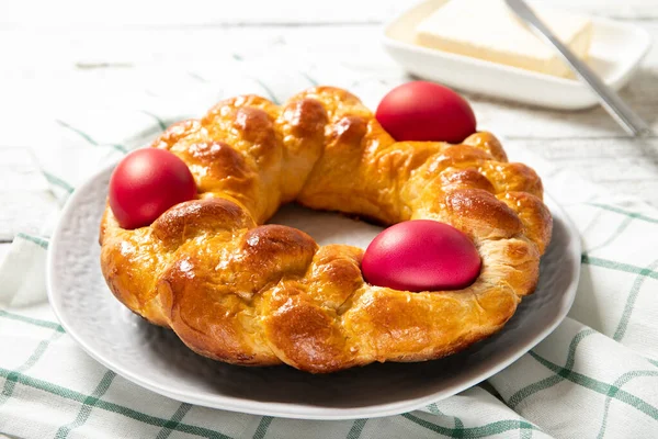 Yunan Paskalya pastası. Paskalya. Yunan paskalya ekmeği. Yumurta 