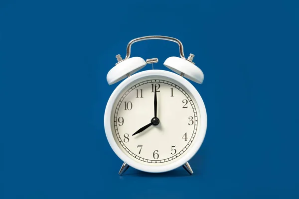 White Alarm Clock Blue Background Place Text — Stock Photo, Image