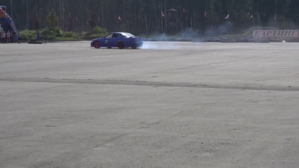 Moskva, Ryssland - 19 augusti 2017: All-ryska årliga festival av bilar, tävling drifting — Stockvideo