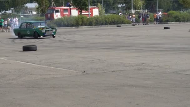 Москва, Россия - 19 августа 2017 года: Всероссийский ежегодный фестиваль автомобилей, дрейфующих соревнований — стоковое видео
