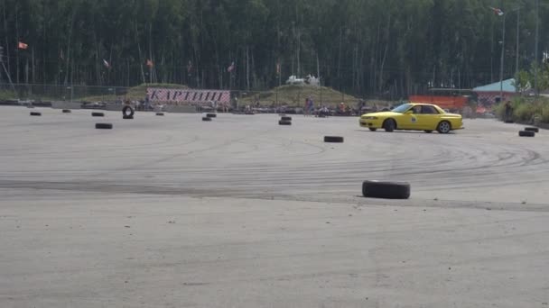 Moscou, Rússia - 19 de agosto de 2017: Festival anual de carros, competição à deriva — Vídeo de Stock