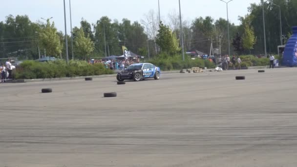 Moskva, Ryssland - 19 augusti 2017: All-ryska årliga festival av bilar, tävling drifting — Stockvideo