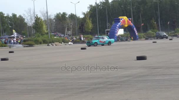 Moscú, Rusia - 19 de agosto de 2017: Festival anual de coches de toda Rusia, la competencia a la deriva — Vídeo de stock