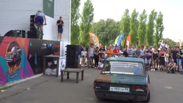 Moscow, Russia - August 19, 2017 : All-Russian annual festival of cars,bike trial on the car — Stock Video