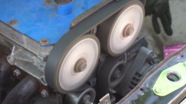 bir çalışma araba motoru başlattı