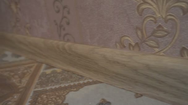 Brown mounted the plinth of the linoleum — Stock Footage Brown mounted the plinth of the linoleum Stock Footage