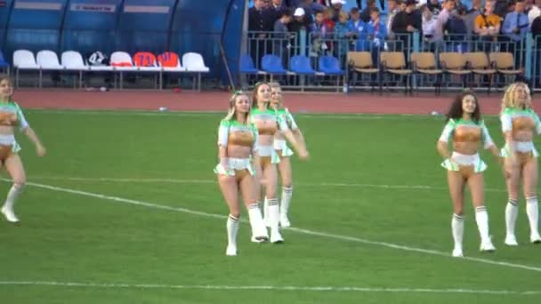 KURSK, RUSSIA - 20 SETTEMBRE 2017: il discorso delle cheerleader nell'intervallo — Video Stock