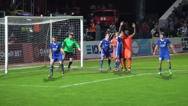 Kursk, russland - 20.09.2017: ein Fußballspiel zwischen cska moscow und avangard kursk — Stockvideo