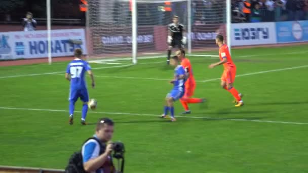 Kursk, Rusya Federasyonu - Eyl 20, 2017: Cska Moskova ve Avangard Kursk arasında bir futbol maçı — Stok video