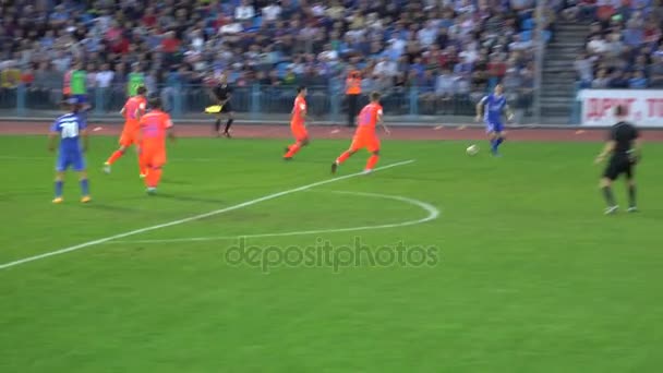 Kursk, russland - 20.09.2017: ein Fußballspiel zwischen cska moscow und avangard kursk — Stockvideo