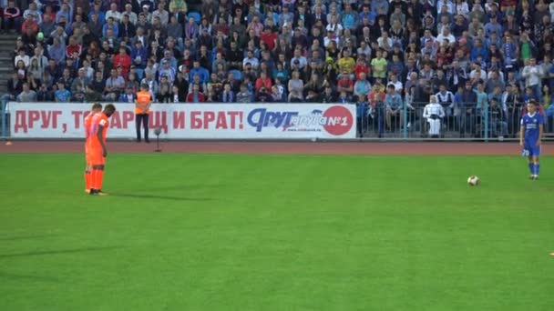 KURSK, RUSIA - SEP 20, 2017: un partido de fútbol entre CSKA Moscú y Avangard Kursk — Vídeos de Stock