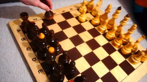 Schachspielen in Zeitlupe — Stockvideo