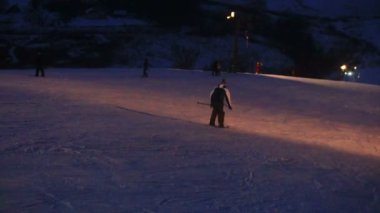 manzara kış slaytlar Kayak Merkezi, teleferik, downhill snowboard ve kayakçılar