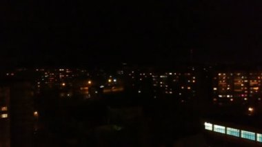 quadcopter ile çekim, taşra kasabasında gece gözden geçirin
