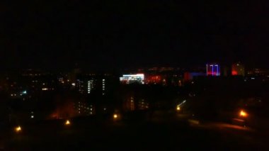 quadcopter ile çekim, taşra kasabasında gece gözden geçirin