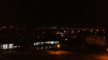 quadcopter ile çekim, taşra kasabasında gece gözden geçirin