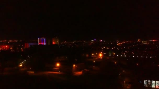 Quadcopter 的拍摄, 夜晚的省级城市回顾 — 图库视频影像