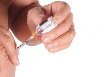 Diyabetik adam kendini bir insülin iğne