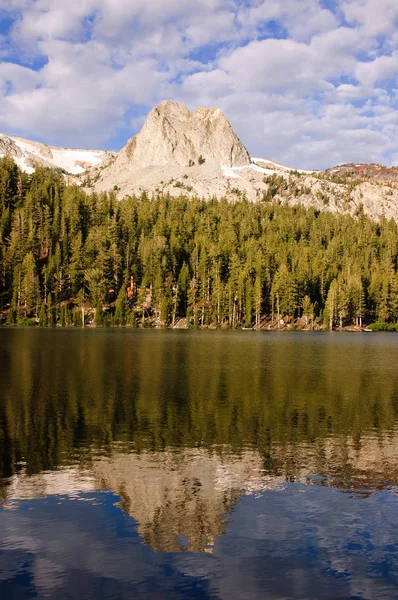 Reflexión Lago Montaña Amanecer Los Minaretes Mammoth Lake California —  Fotos de Stock