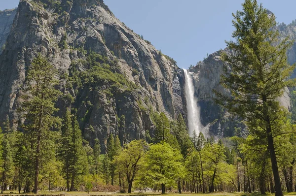 Widok Parku Narodowego Yosemite Przepiękne Wodospady Oraz Strumieni — Zdjęcie stockowe