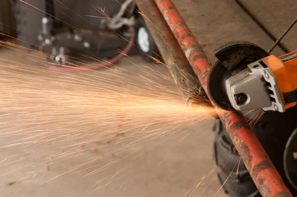 Closeup Man Using Grinder Cutoff Blade Cut Section Pipe Showering — Stock Photo, Image