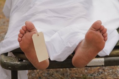 Dead mans feet with toe tag clipart