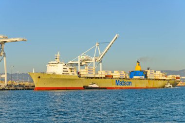 Alameda, Ca - 9 Mart 2015: Oakland Oakland konteyner Tersanesi, San Francisco Körfezi, Matson 