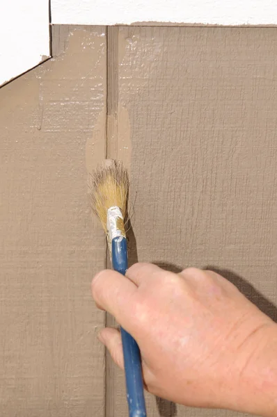 Pintura Mano T111 Revestimiento Una Casa Asegurándose Obtener Pintura Las — Foto de Stock
