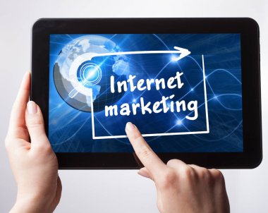 Ekonomi, teknoloji, Internet ve ağ kavramı. Genç busine