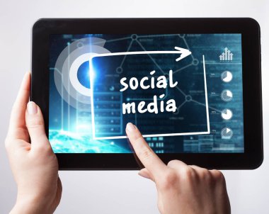 Ekonomi, teknoloji, Internet ve ağ kavramı. Genç busine