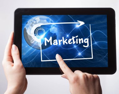 Ekonomi, teknoloji, Internet ve ağ kavramı. Genç busine