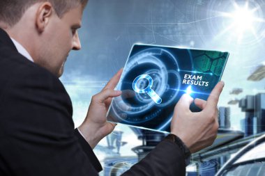 Ekonomi, teknoloji, Internet ve ağ kavramı. İş adamı 