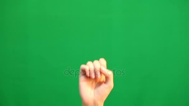 Gesta rukou. Touchscreen. Ženská ruka ukazující vícedotyková gesta v zelená obrazovka