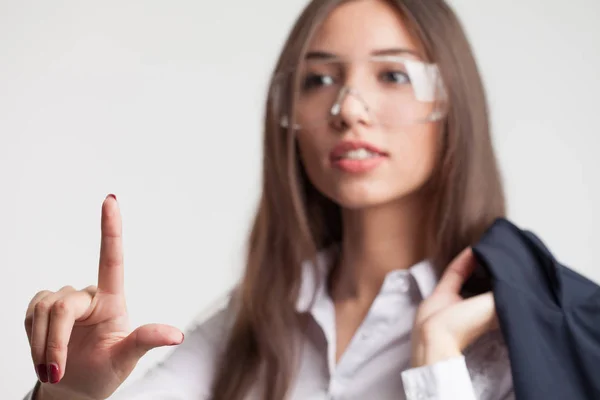 Retrato de una joven mujer de negocios sonriente. Concepto de negocio — Foto de Stock