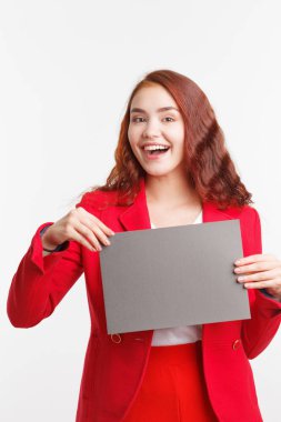 Tabela, stüdyo beyaz arka plan üzerinde gösterilen işkadını.