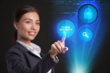 Sanal Gözlükte çalışan genç iş kadını seçin sanal ekrandaki simge cyber güvenlik.