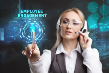 Genç işkadını sanal Gözlükte çalışma sanal görüntü simgesi çalışan angajmanının seçin.