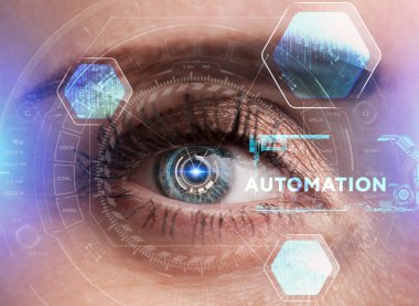 İnsan gözü futuristik bir arayüze ile. Teknoloji. Artırılmış gerçeklik.