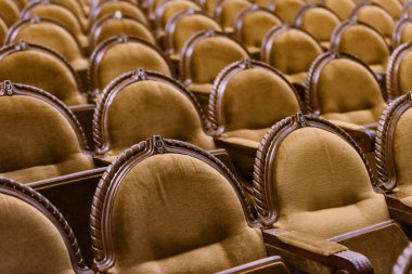 Konser öncesi tiyatro boş sandalye