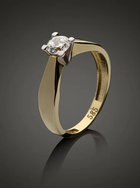 Gold ring with diamond — Stock Photo, Image