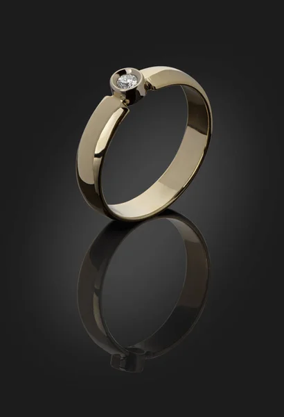 Anello in oro con diamante — Foto Stock