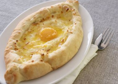 Adarian khachapuri oluşturur botlar, Gürcü mutfağı
